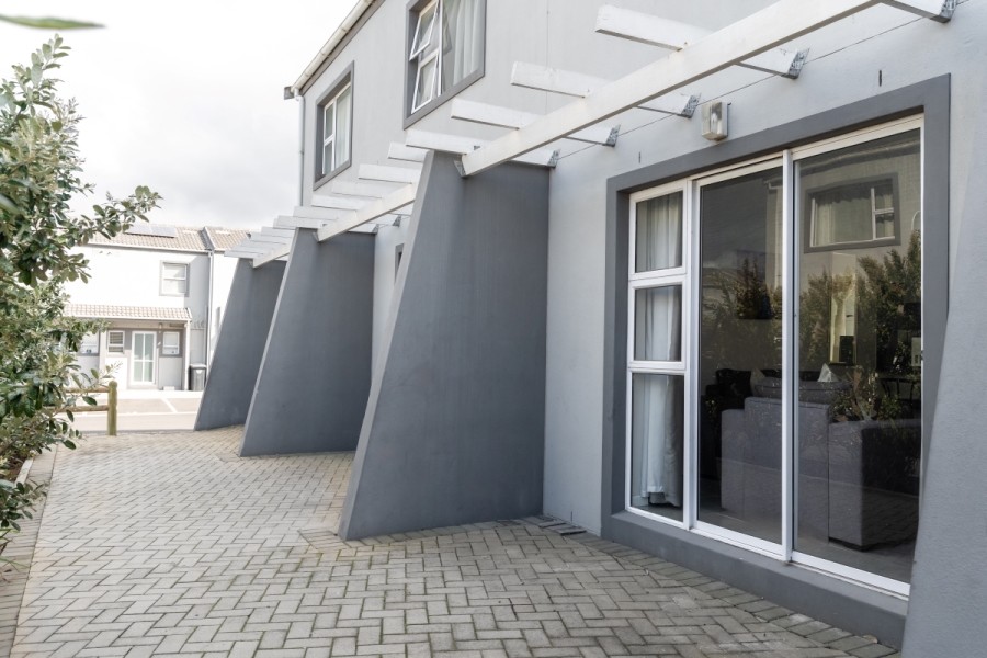2 Bedroom Property for Sale in Stratford Green Western Cape